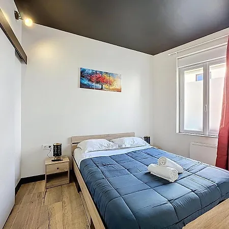 Lumineux En Rez-de-chaussee Vers Chu كليرمونت-فيراند